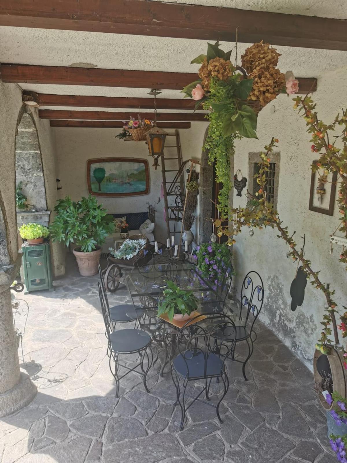 A Casa Di Gianni E Mari Panzió Vestone Kültér fotó