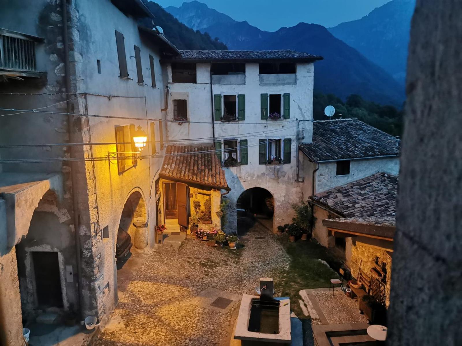 A Casa Di Gianni E Mari Panzió Vestone Kültér fotó